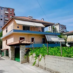 George's Сasa de vacaciones Gjirokastër